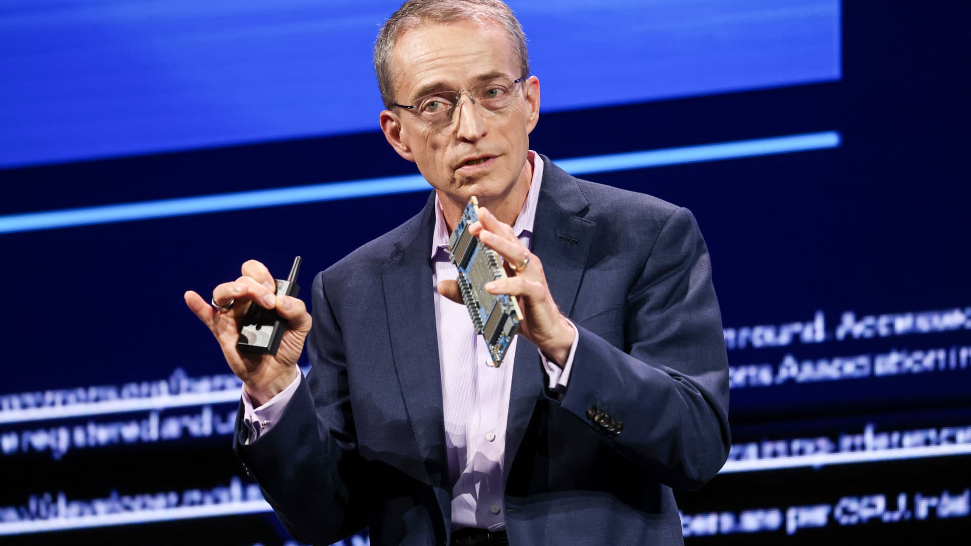 intel-ceo-departure-stock-up