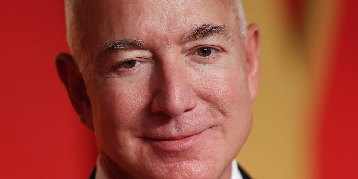 jeff-bezos-messy-meetings