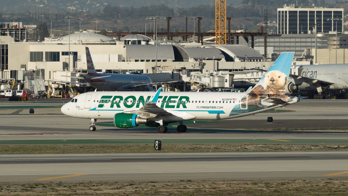 frontier-airlines-merger-spirit