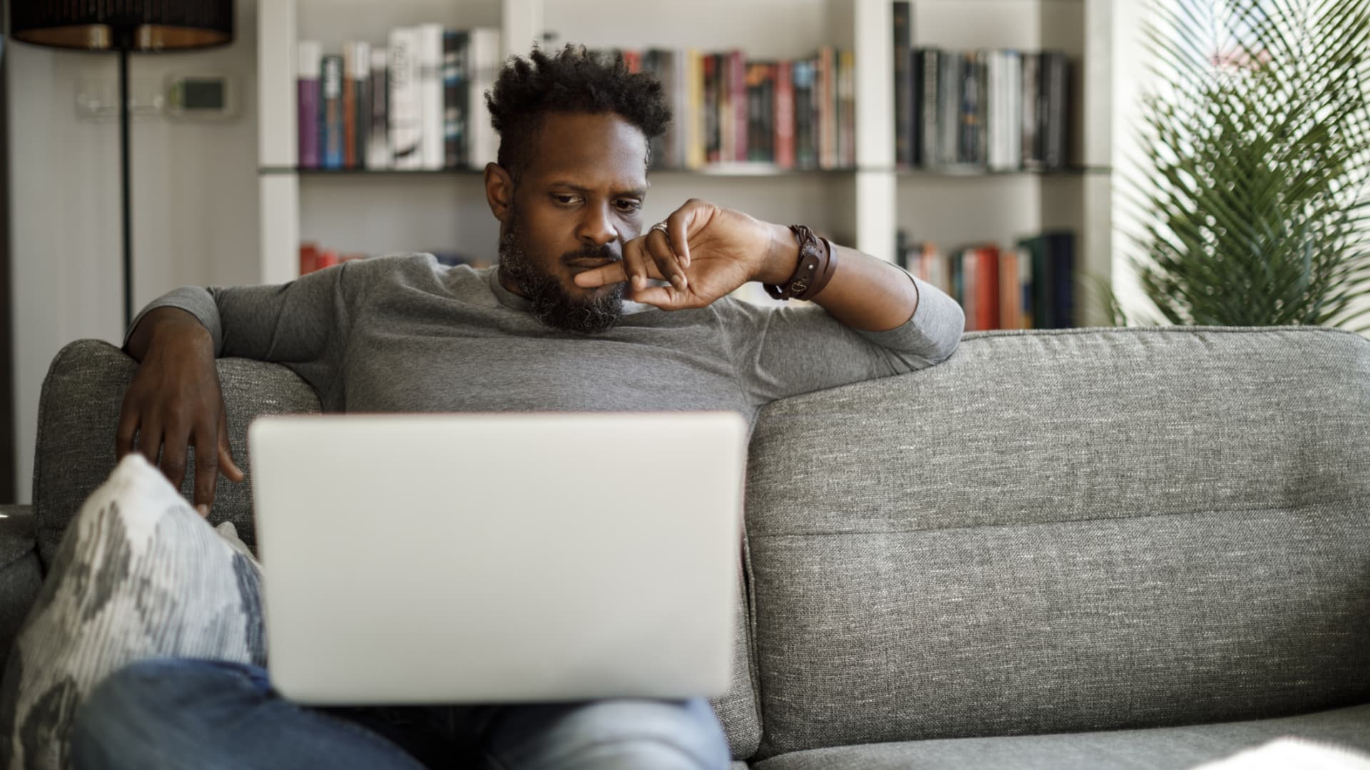 linkedinjobs/open-to-work-debate