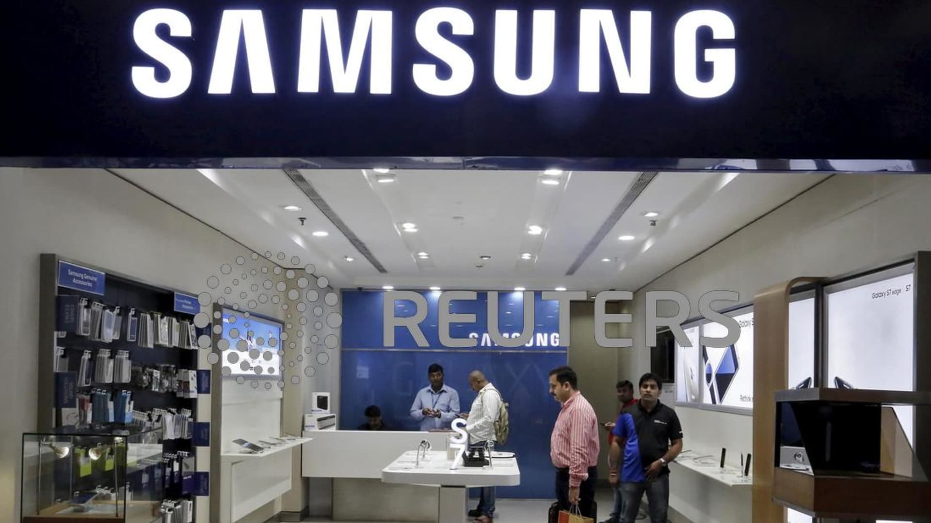 samsung-q4-profit-plummets