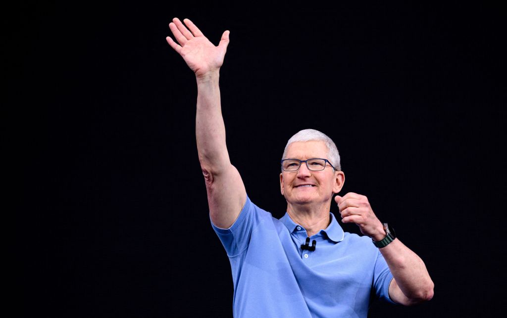 tim-cook-apple-ceo-compensation