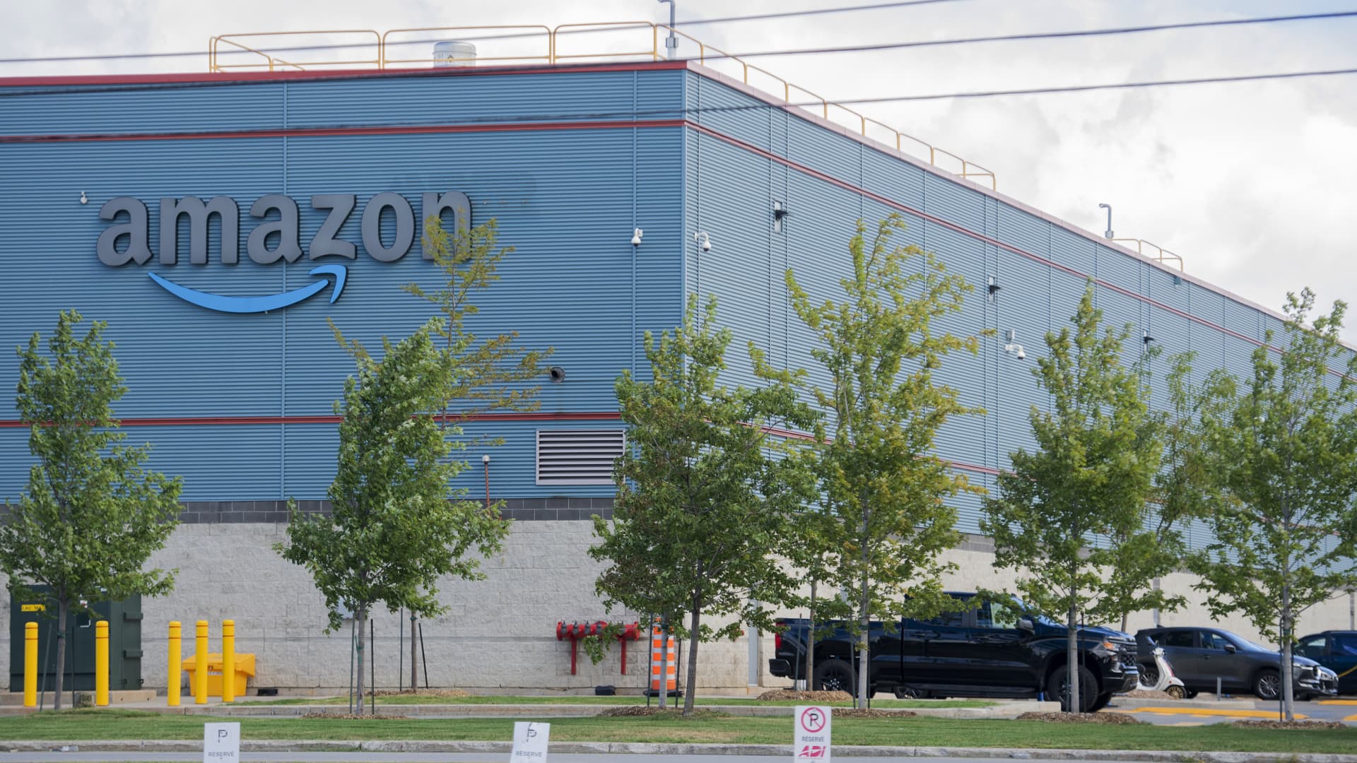 amazon-quebec-warehouse-closures