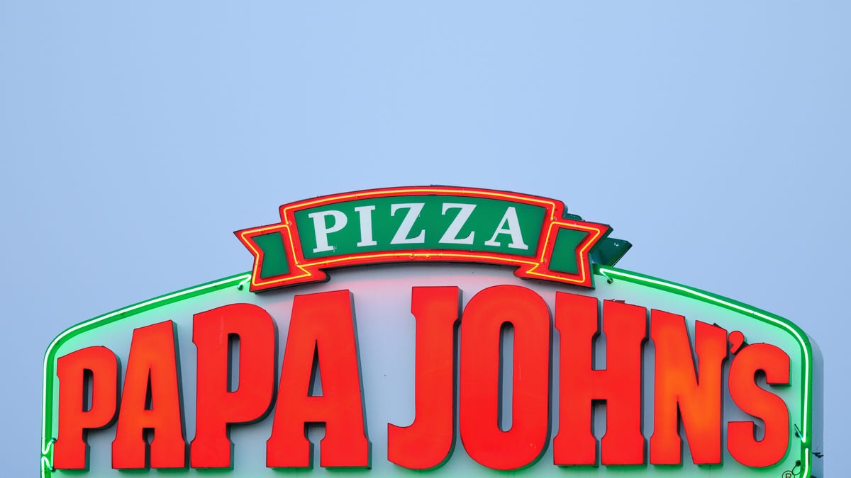 papajohns-leads-pizza-wars