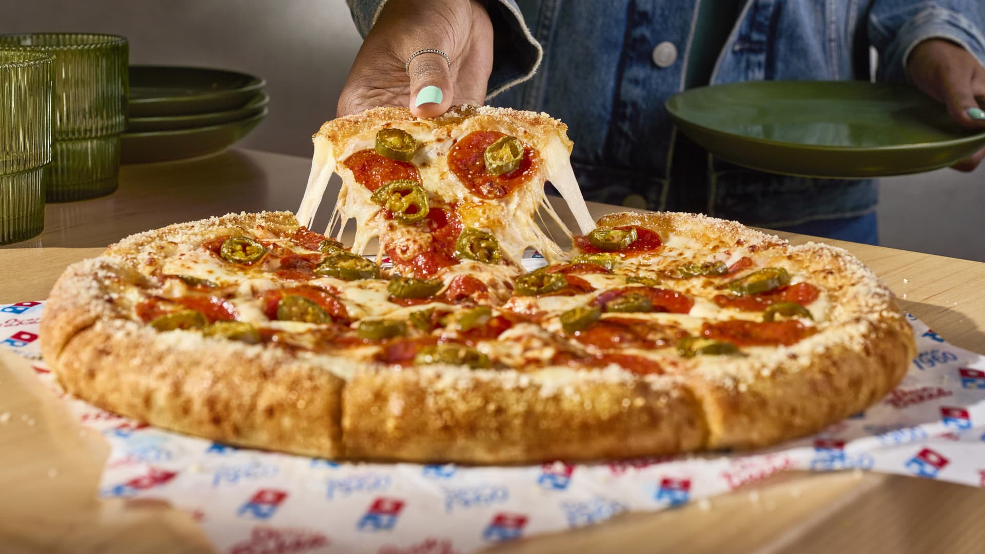 dominos-pizza-stuffed-crust-launch