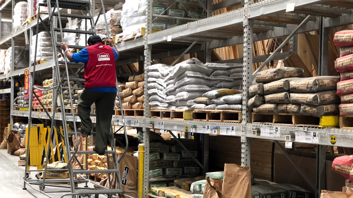 lowes-earnings-wall-street-surprise