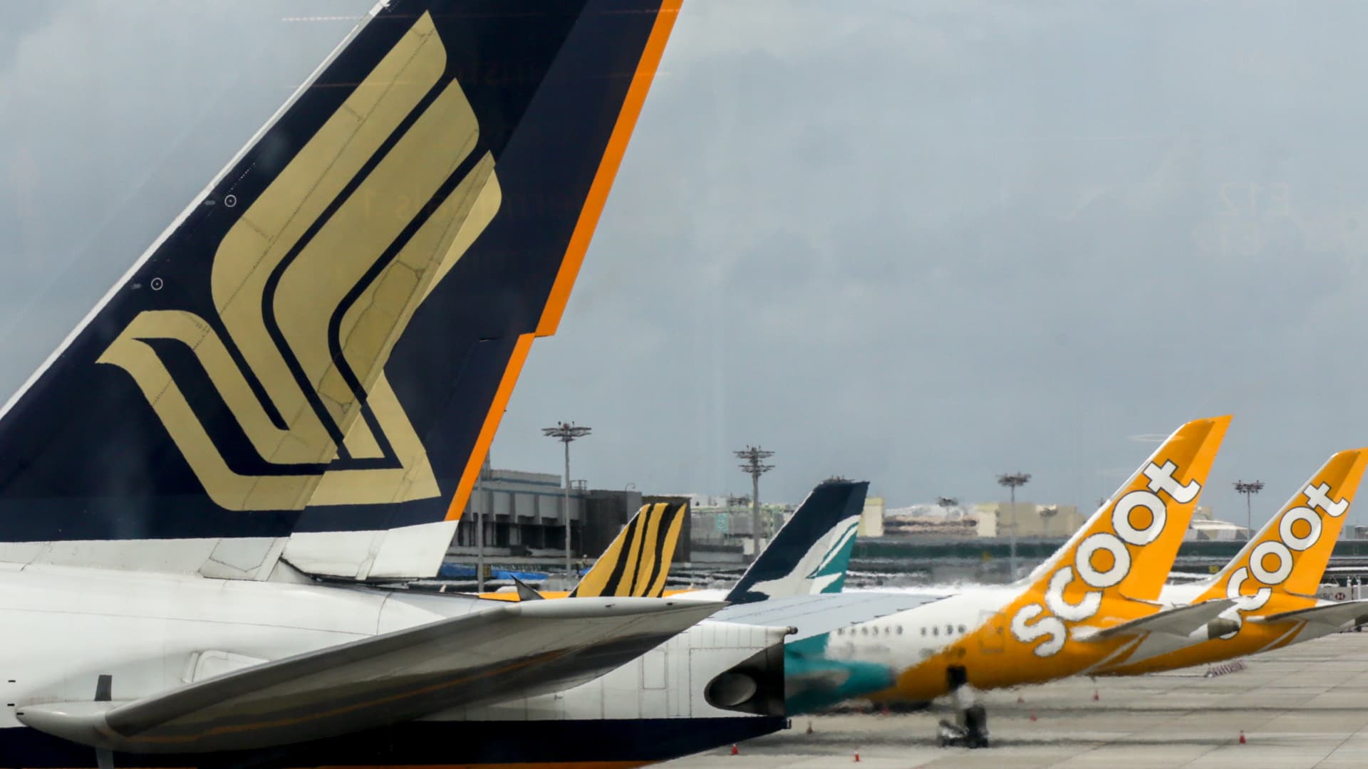 singapore-airlines-shares-fall-q1-results