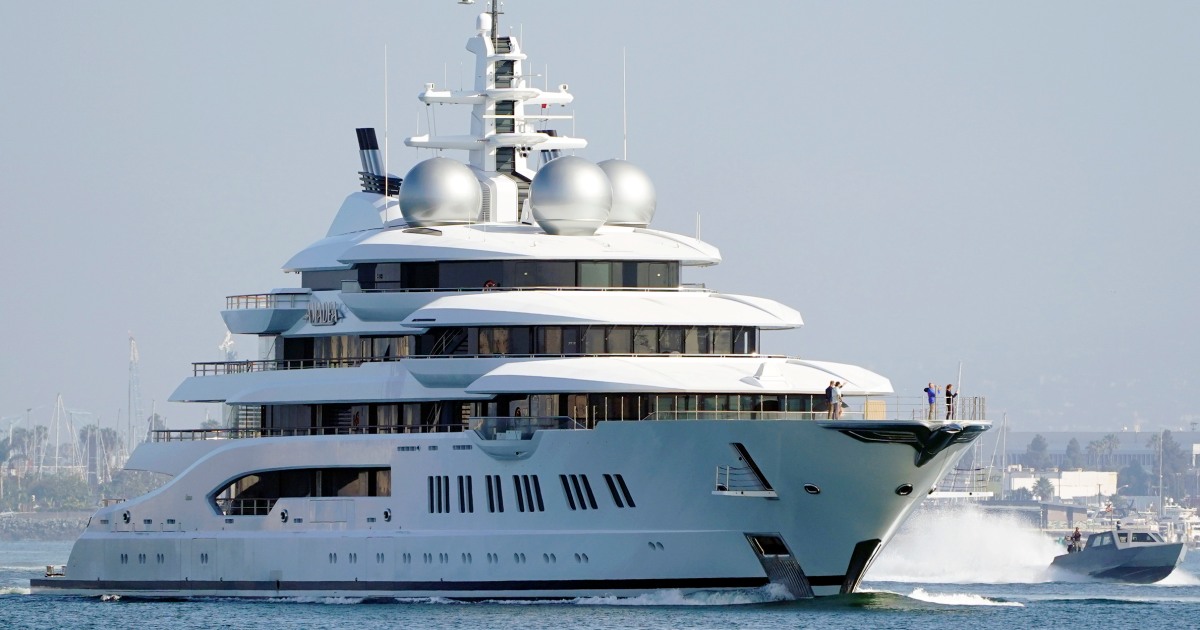 superyacht-auction-russian-oligarch